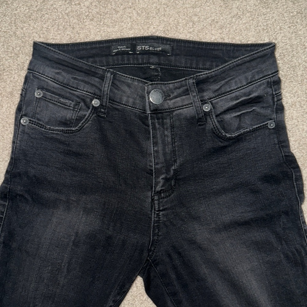 Black ripped skinny jean